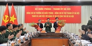 General Phan Van Giang works with Party Committee of Hanoi Capital Command